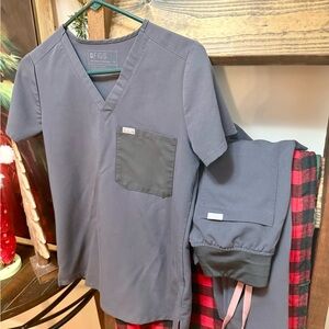 Figs Charcoal Scrub Set with Black Accents